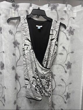 Serra Black & White Sleeveless Floral Wrap shirt